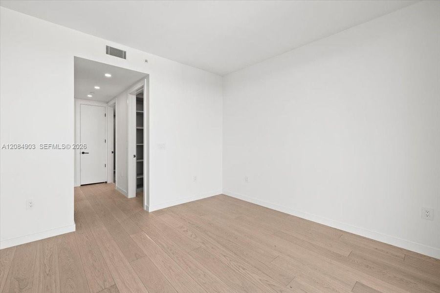 Spacious, unfurnished interior of a new home in , Miami (Image 20).