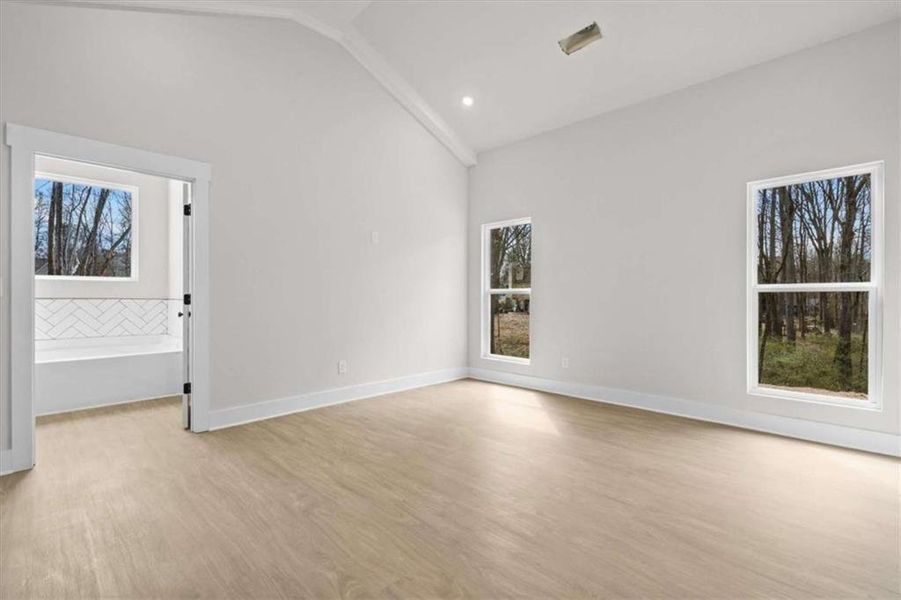 Spacious, unfurnished interior of a new home in , Temple (Image 28).