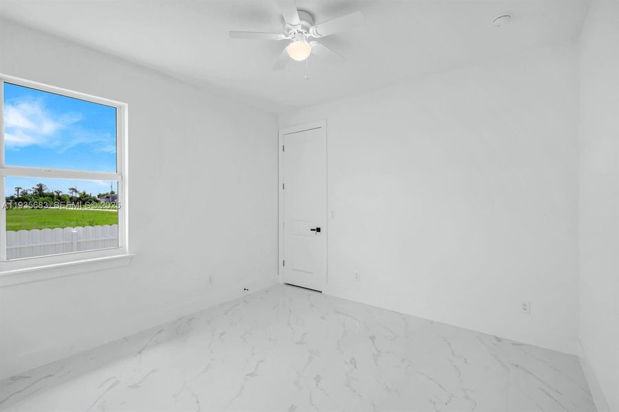 Spacious, unfurnished interior of a new home in , Cape Coral (Image 28).