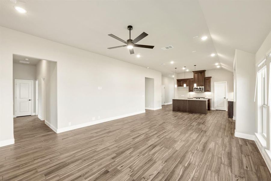 Spacious, unfurnished interior of a new home in Maplewood, Glenn Heights (Image 24).