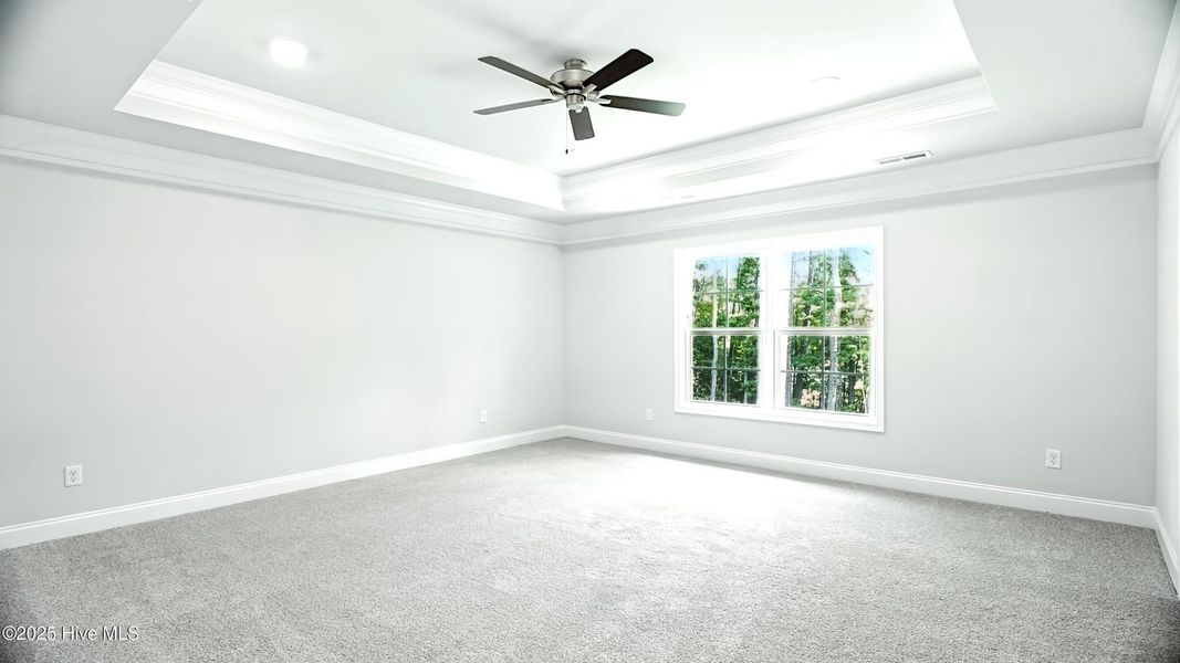 Spacious, unfurnished interior of a new home in Palmetto Creek, Bolivia (Image 11).