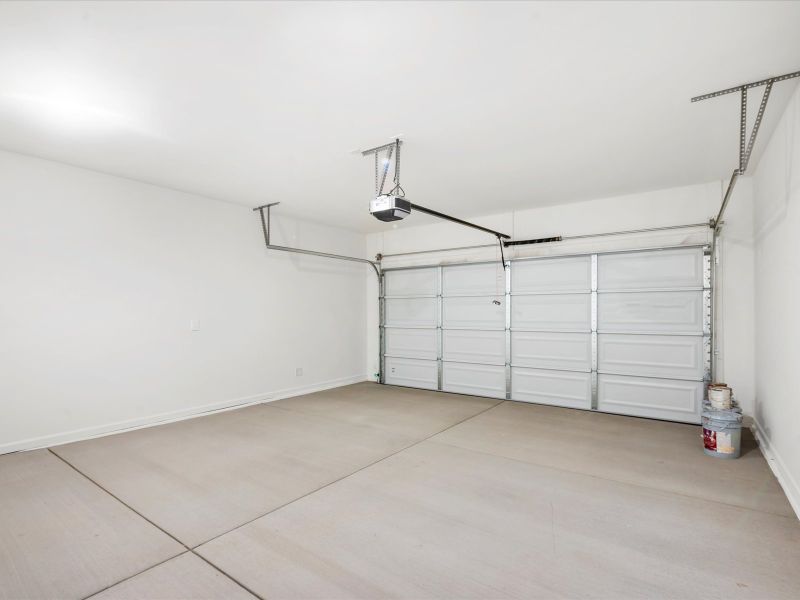 Spacious, unfurnished interior of a new home in Las Patrias at Star Valley Phase III - Premier Series, Tucson (Image 17).