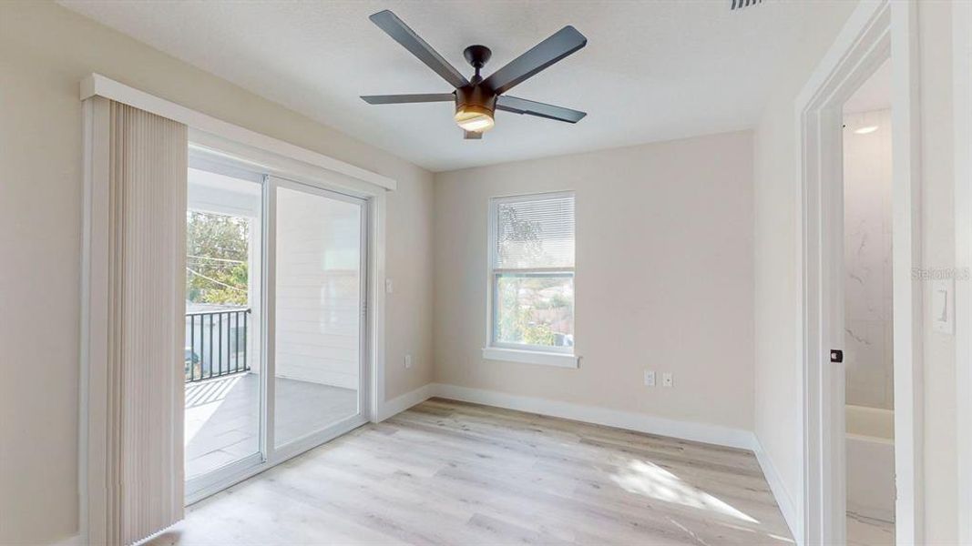 Spacious, unfurnished interior of a new home in , St. Petersburg (Image 28).