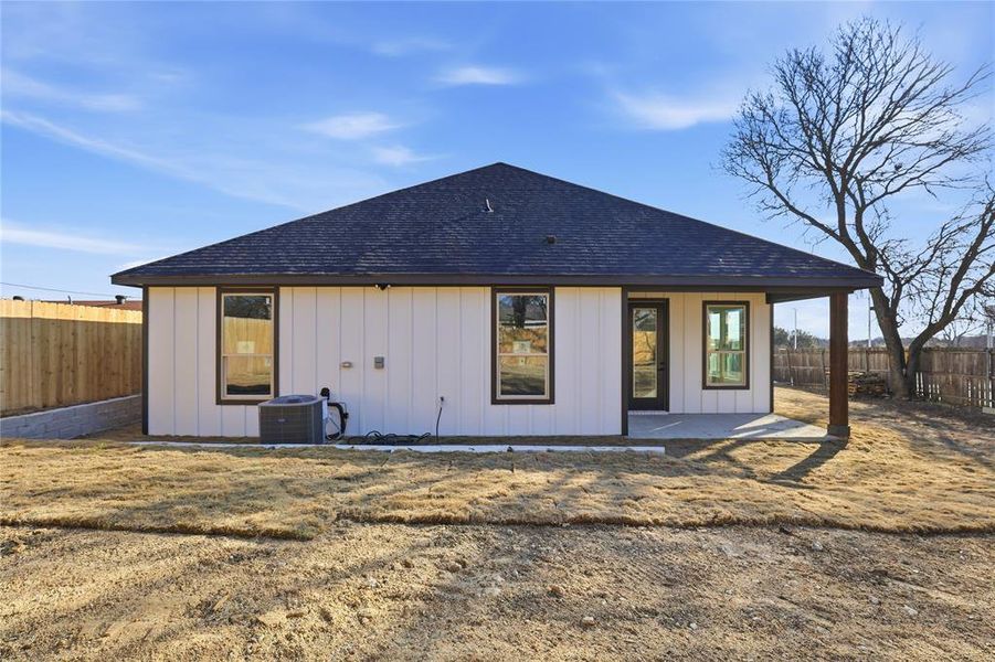 Exterior details and patio area of a home in , Lake Worth (Image 3).