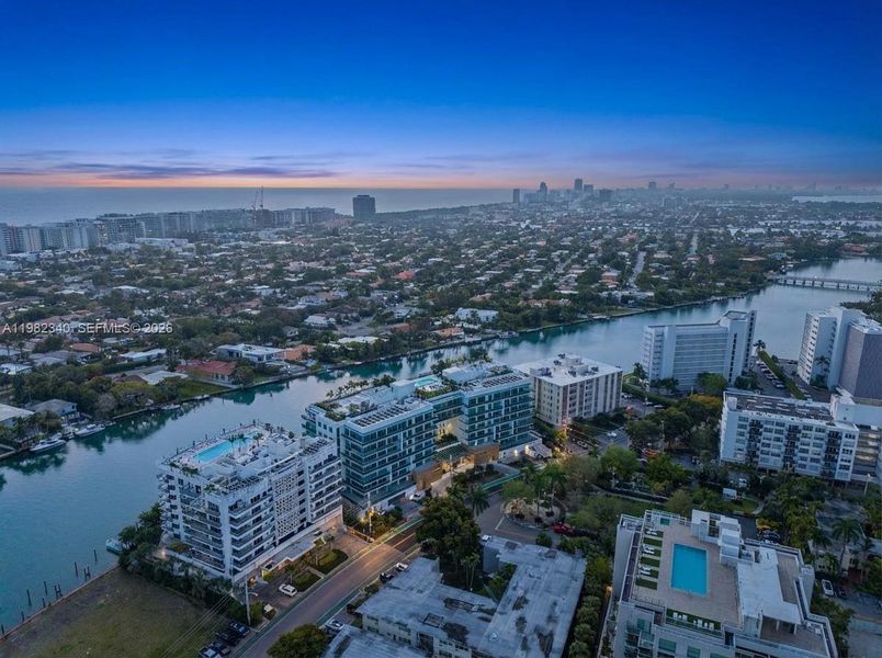Condo located in Bay Harbor Islands, FL showcasing its design and architecture (Image 25).