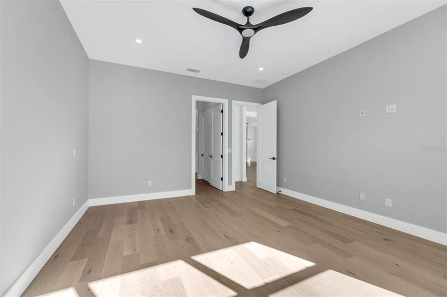 Spacious, unfurnished interior of a new home in , Orlando (Image 21).