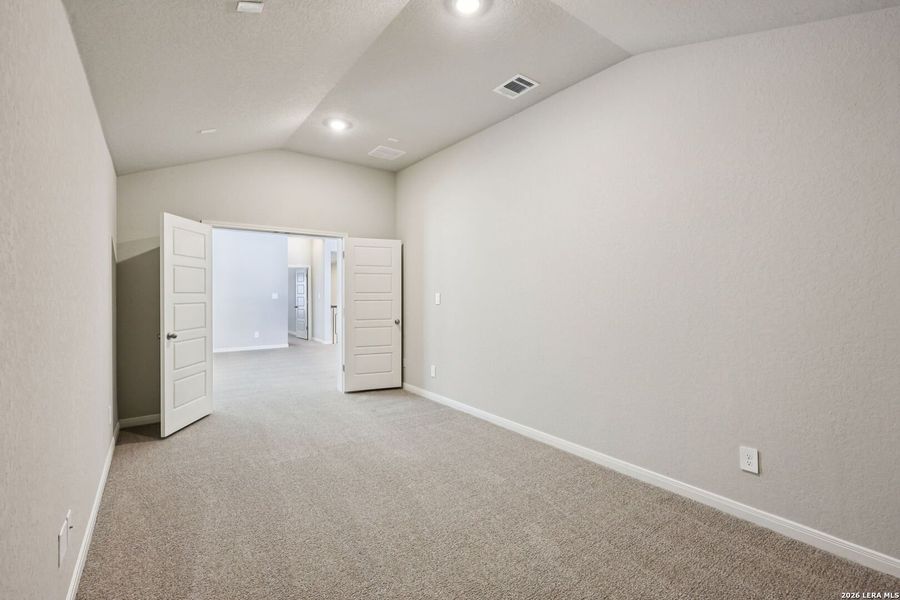 Spacious, unfurnished interior of a new home in Fox Falls, Boerne (Image 35).