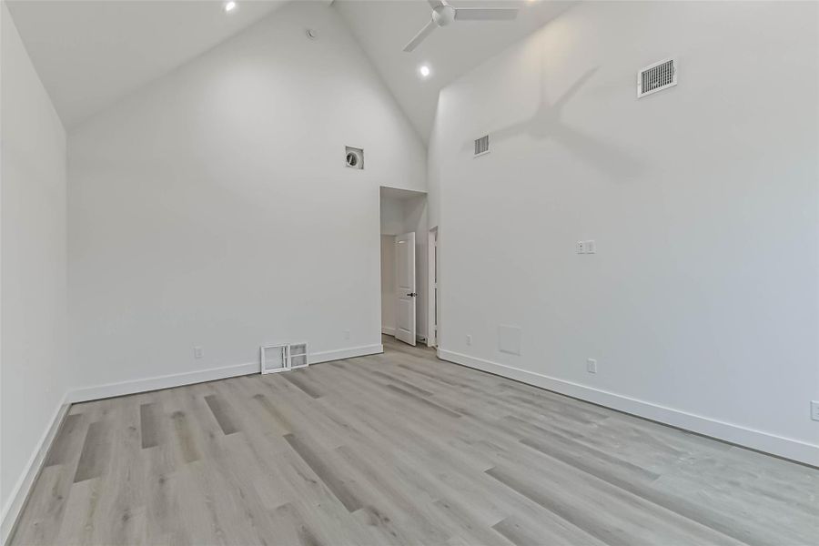 Spacious, unfurnished interior of a new home in , Houston (Image 30).