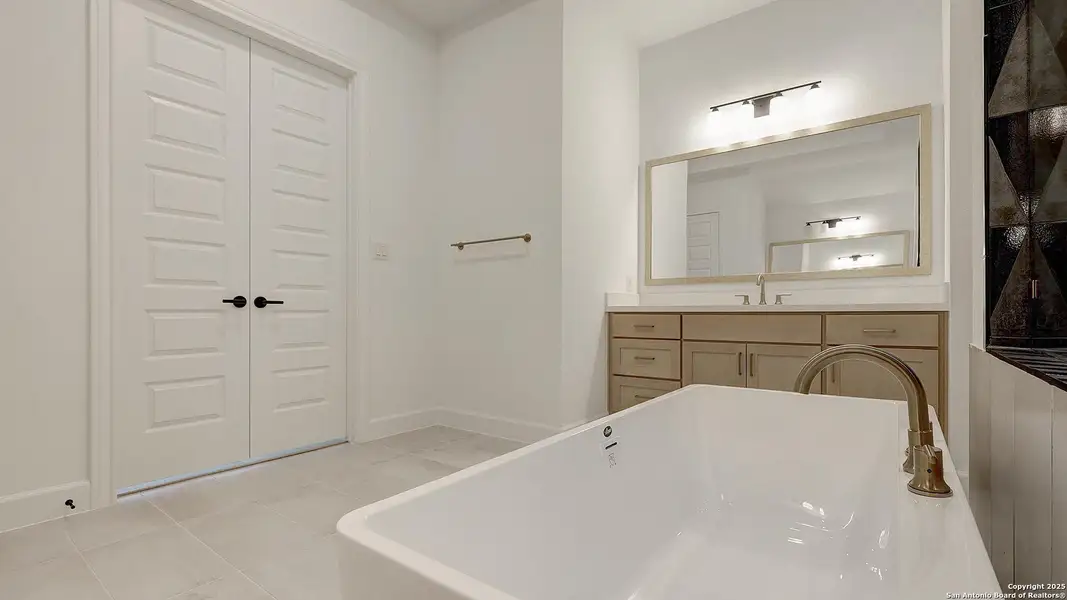 Furnished interior view inside a new home in The Dominion 70', San Antonio (Image 5). Furnished interior view inside a new home in The Dominion 70', San Antonio (Image 5).