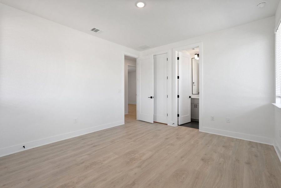 Spacious, unfurnished interior of a new home in Foxfield, Austin (Image 23). Spacious, unfurnished interior of a new home in Foxfield, Austin (Image 23).