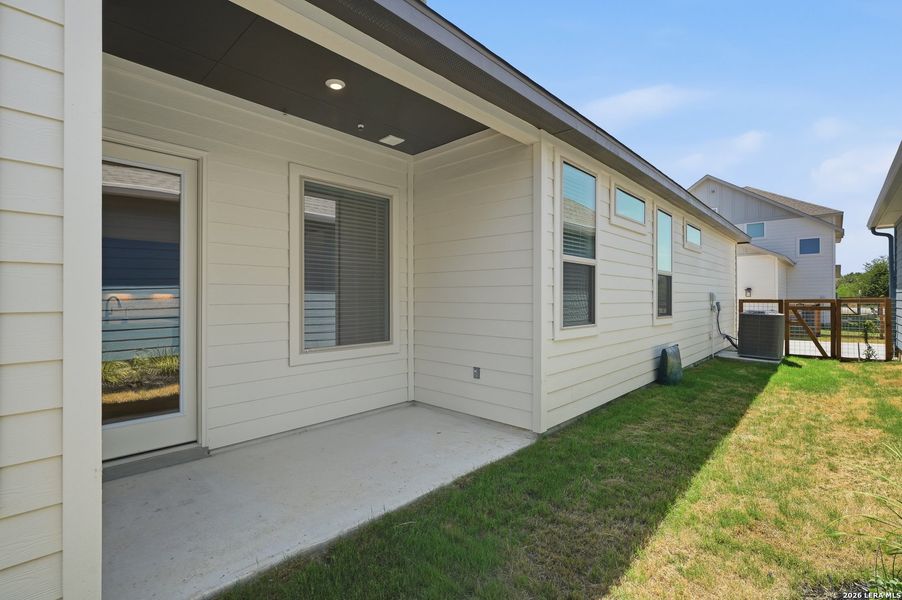 Exterior details and patio area of a home in The Crossvine, Schertz (Image 25).