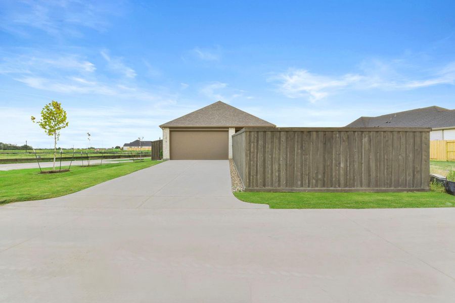Exterior details and patio area of a home in Riceland: 42ft. lots, Mont Belvieu (Image 25).