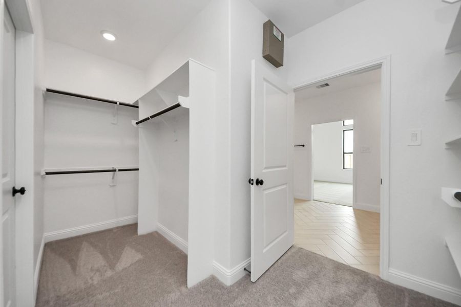 Spacious, unfurnished interior of a new home in , Missouri City (Image 32).