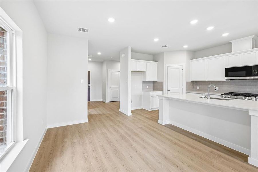 Spacious, unfurnished interior of a new home in Overland Grove, Forney (Image 26).