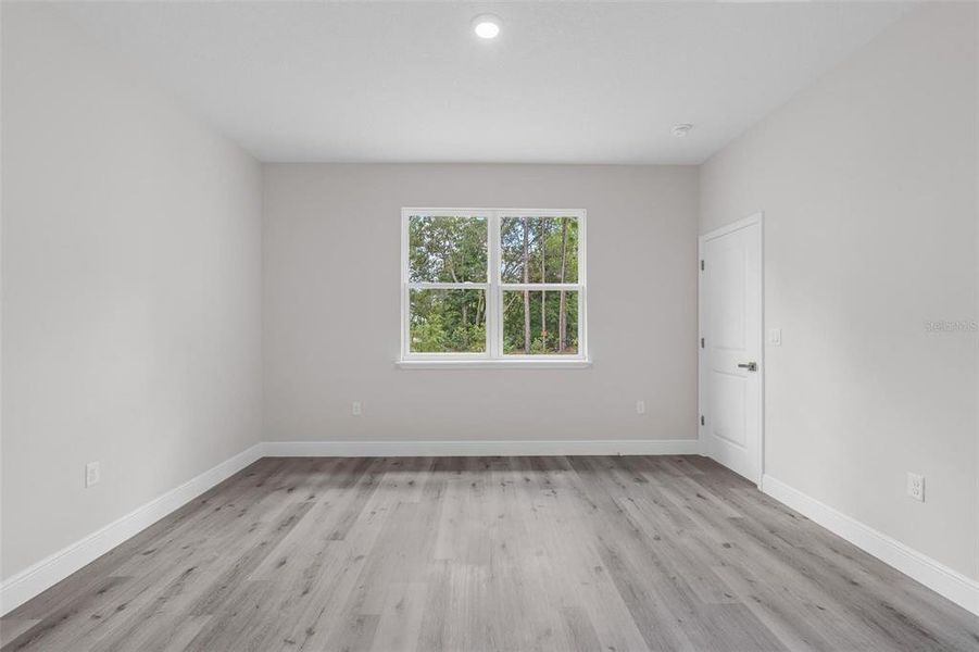 Spacious, unfurnished interior of a new home in , Citrus Springs (Image 42).