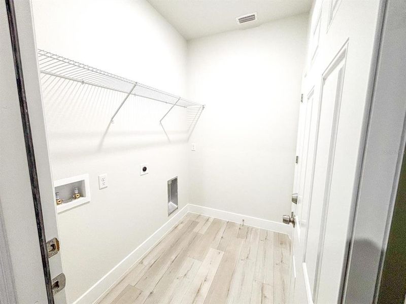 Furnished interior view inside a new home in , Ocklawaha (Image 8).