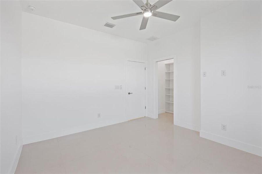 Spacious, unfurnished interior of a new home in , Port Charlotte (Image 22).