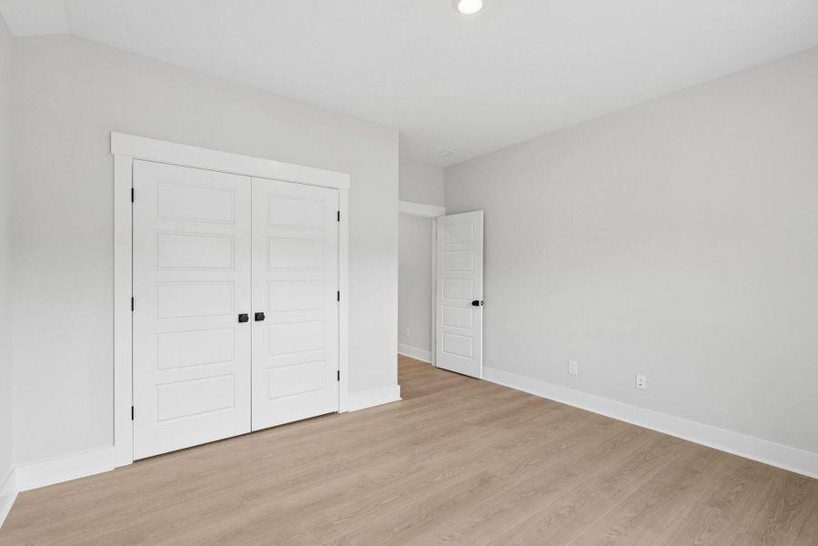 Spacious, unfurnished interior of a new home in Hidden Ponds Reserve, Awendaw (Image 13).