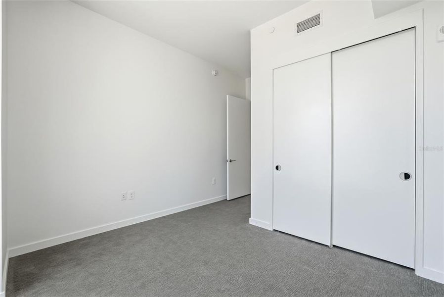 Spacious, unfurnished interior of a new home in , St. Petersburg (Image 26).