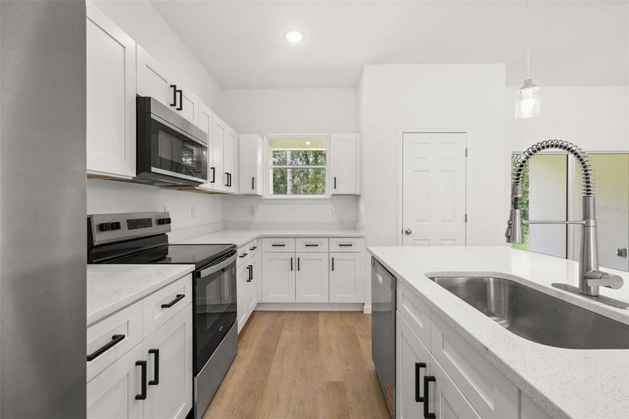 Furnished interior view inside a new home in , Dunnellon (Image 9).