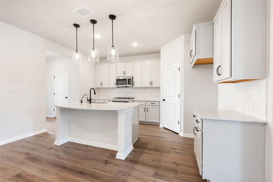 Representative images and renderings are for illustrative purposes. Actual structural options and design finishes of home may vary.