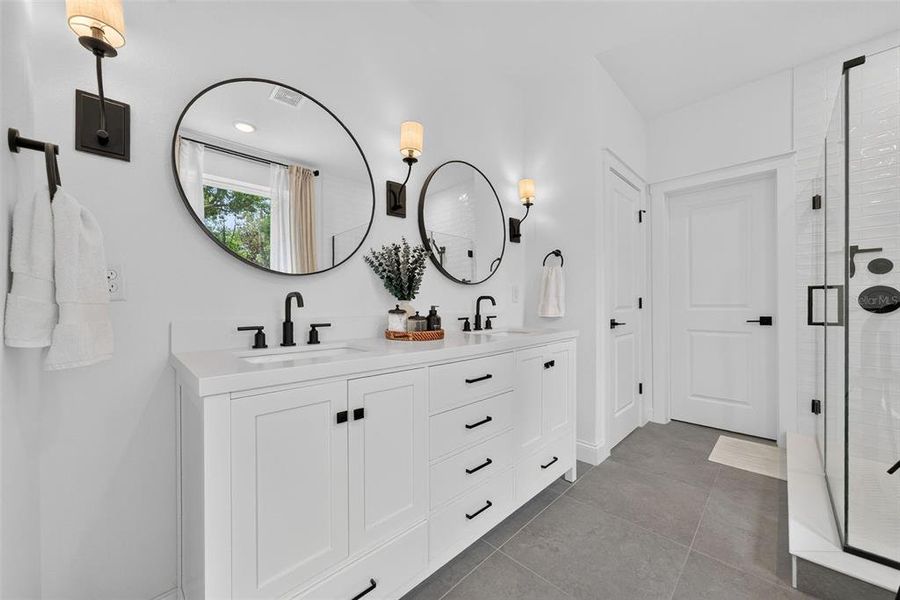 Furnished interior view inside a new home in , Orlando (Image 13).