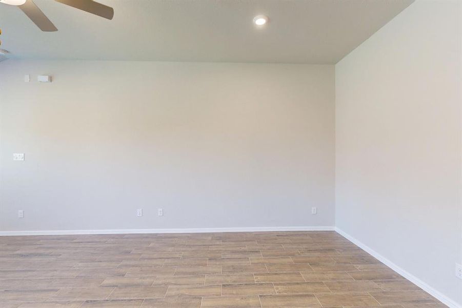 Spacious, unfurnished interior of a new home in Mobberly Farms, Pilot Point (Image 29).