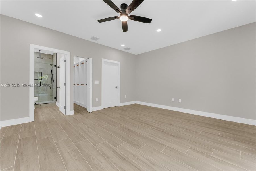 Spacious, unfurnished interior of a new home in , Miami (Image 24).