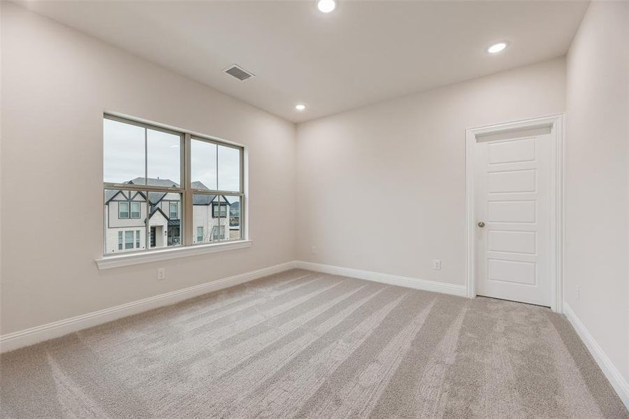 Spacious, unfurnished interior of a new home in Villages of Creekwood, Frisco (Image 21).