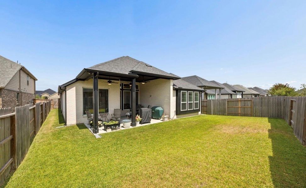 Exterior details and patio area of a home in Mavera, Conroe (Image 4).