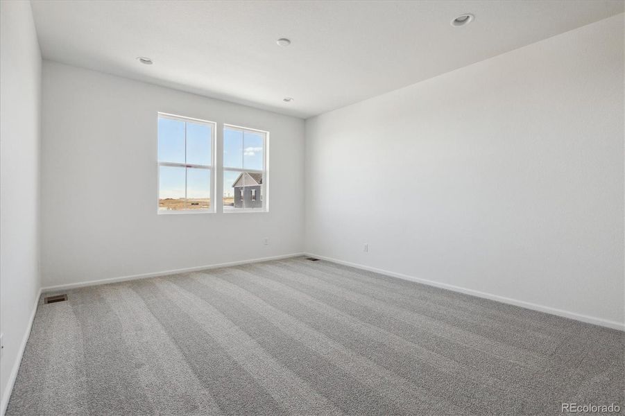 Spacious, unfurnished interior of a new home in Skyview at High Point, Aurora (Image 17).