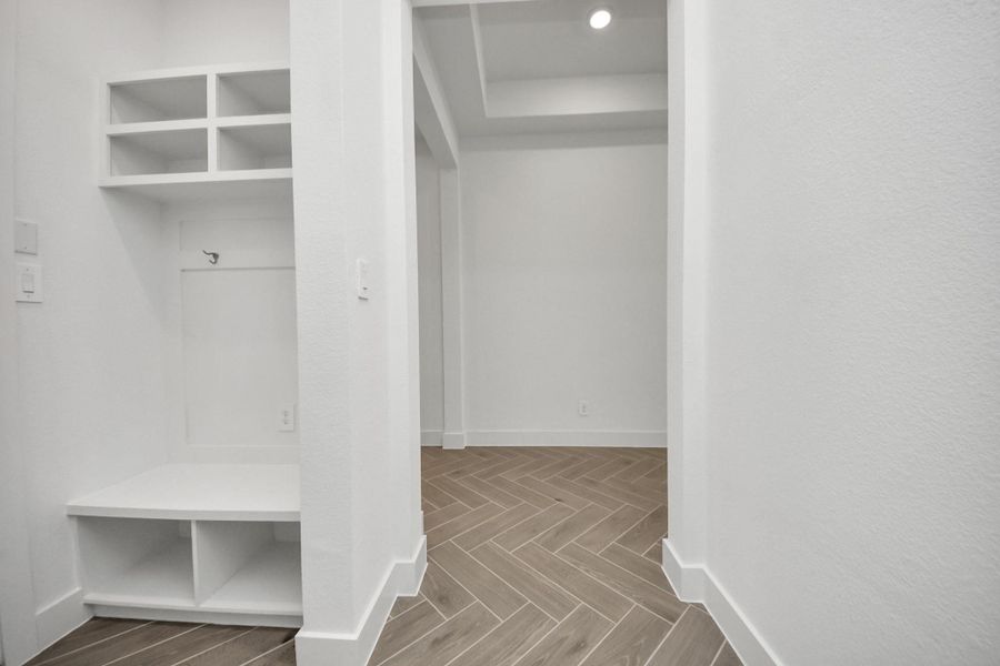 Spacious, unfurnished interior of a new home in Amira: Heritage Collection, Tomball (Image 22).