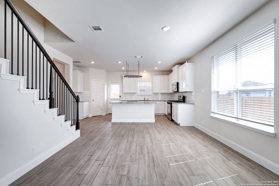 Spacious, unfurnished interior of a new home in Steele Creek, Cibolo (Image 11).