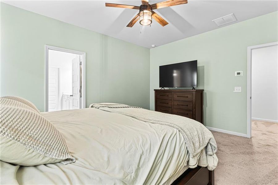 Furnished interior view inside a new home in Victoria Heights, Dallas (Image 24).