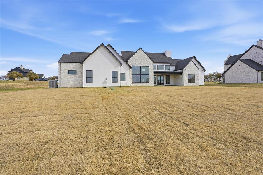 Exterior details and patio area of a home in , Burleson (Image 3).