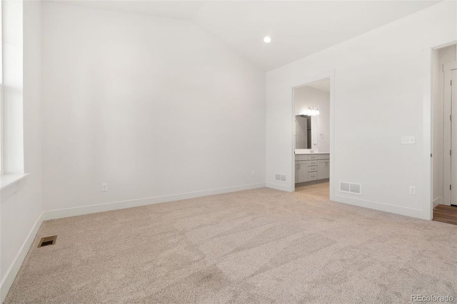 Spacious, unfurnished interior of a new home in , Fort Collins (Image 11).