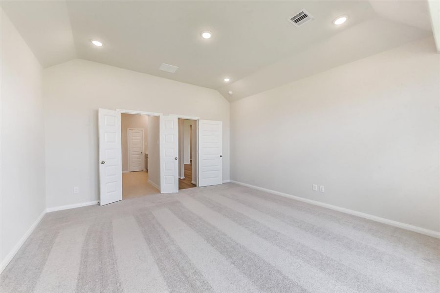 Spacious, unfurnished interior of a new home in River Ranch Meadows, Dayton (Image 23).