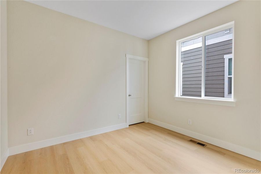 Spacious, unfurnished interior of a new home in Dillon Pointe - City, Broomfield (Image 13).