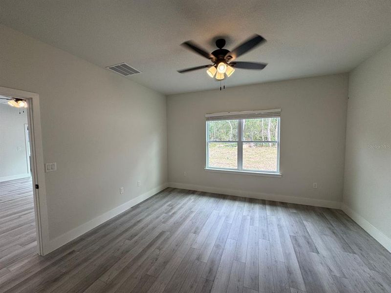 Spacious, unfurnished interior of a new home in , Ocala (Image 8).