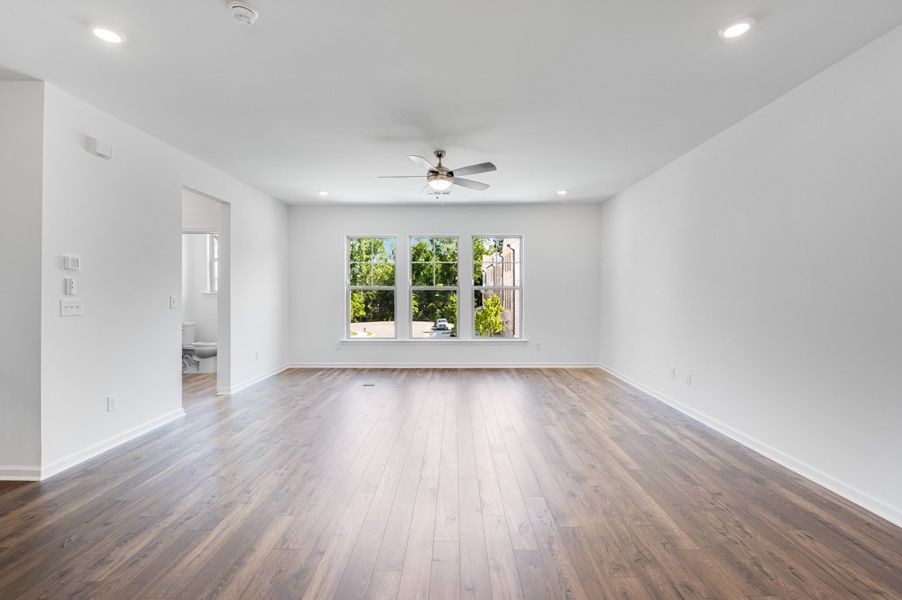 Spacious, unfurnished interior of a new home in Hampton Trace, Marietta (Image 10).