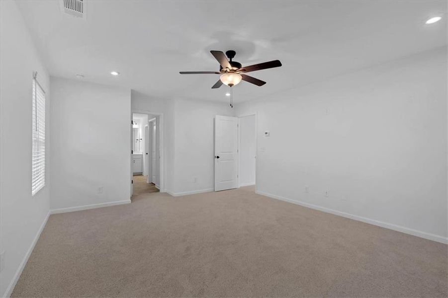 Spacious, unfurnished interior of a new home in Meadow Pines, Dallas (Image 22).