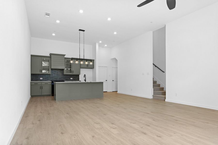 Spacious, unfurnished interior of a new home in Cottonwood Creek, Rowlett (Image 9). Spacious, unfurnished interior of a new home in Cottonwood Creek, Rowlett (Image 9).