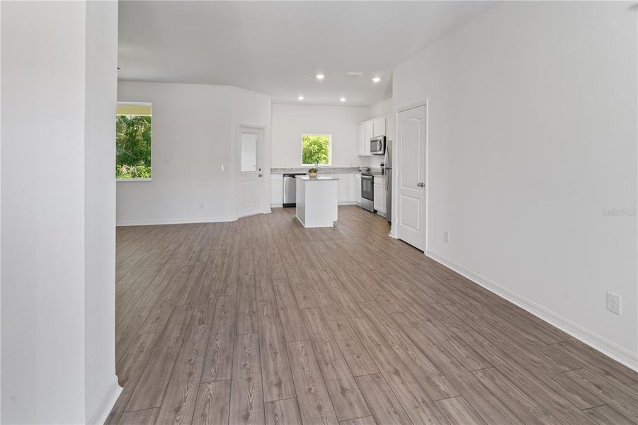 Spacious, unfurnished interior of a new home in , Kissimmee (Image 10).