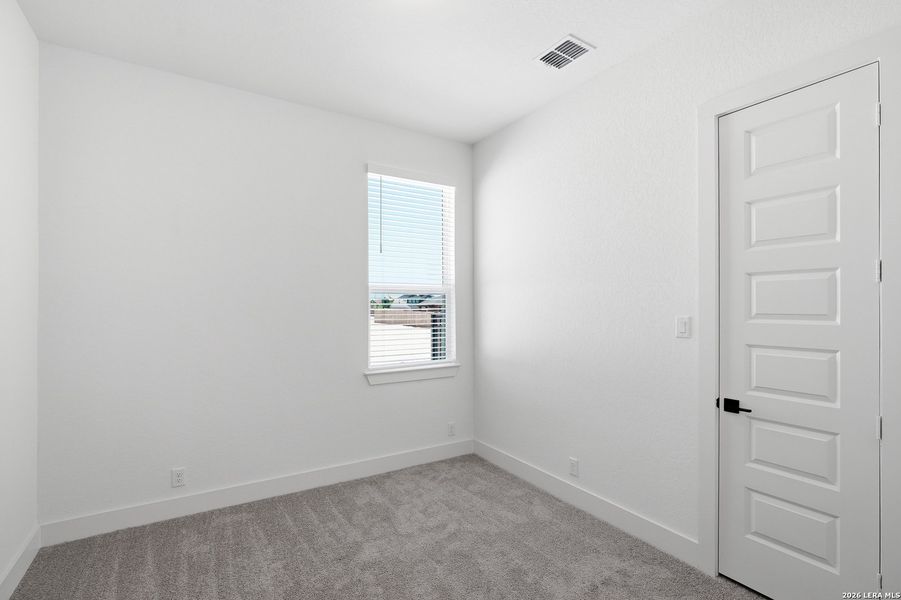 Spacious, unfurnished interior of a new home in Prominence Urban, San Antonio (Image 24).