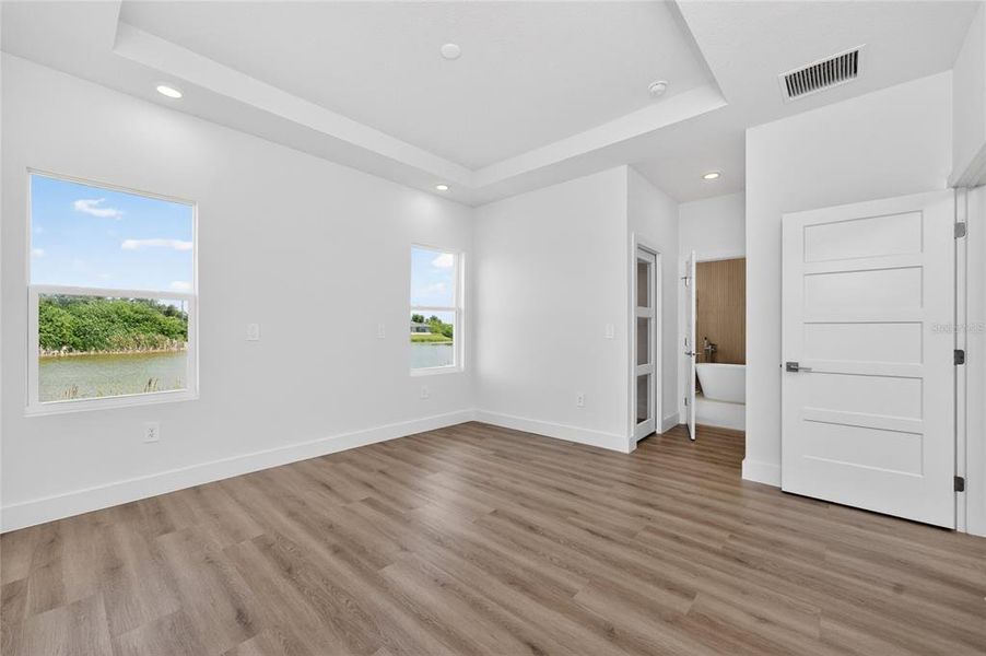 Spacious, unfurnished interior of a new home in , Rotonda West (Image 35).