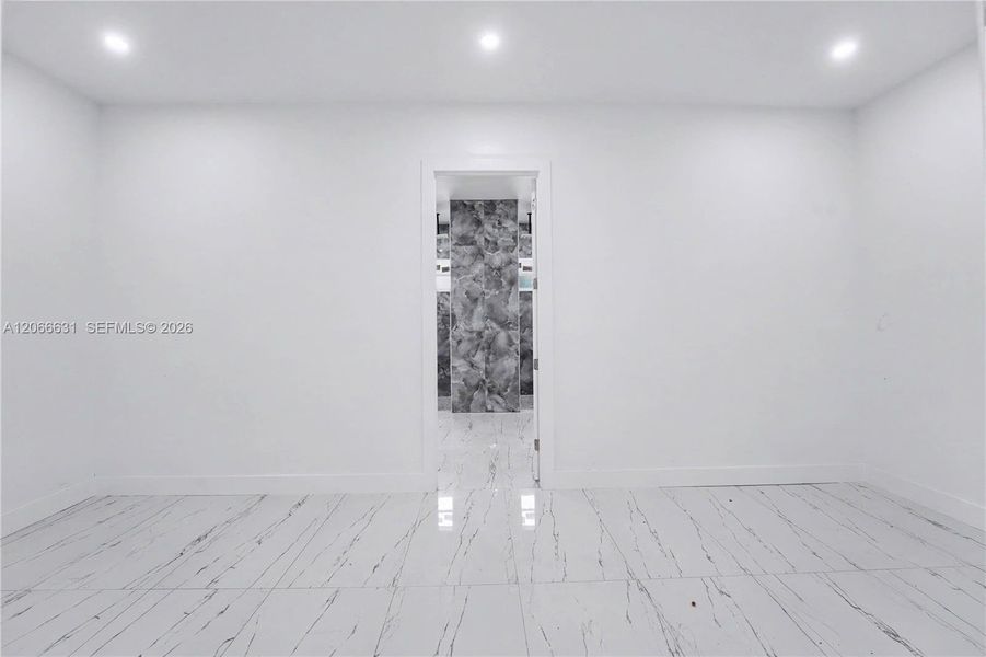 Spacious, unfurnished interior of a new home in , Lehigh Acres (Image 33).