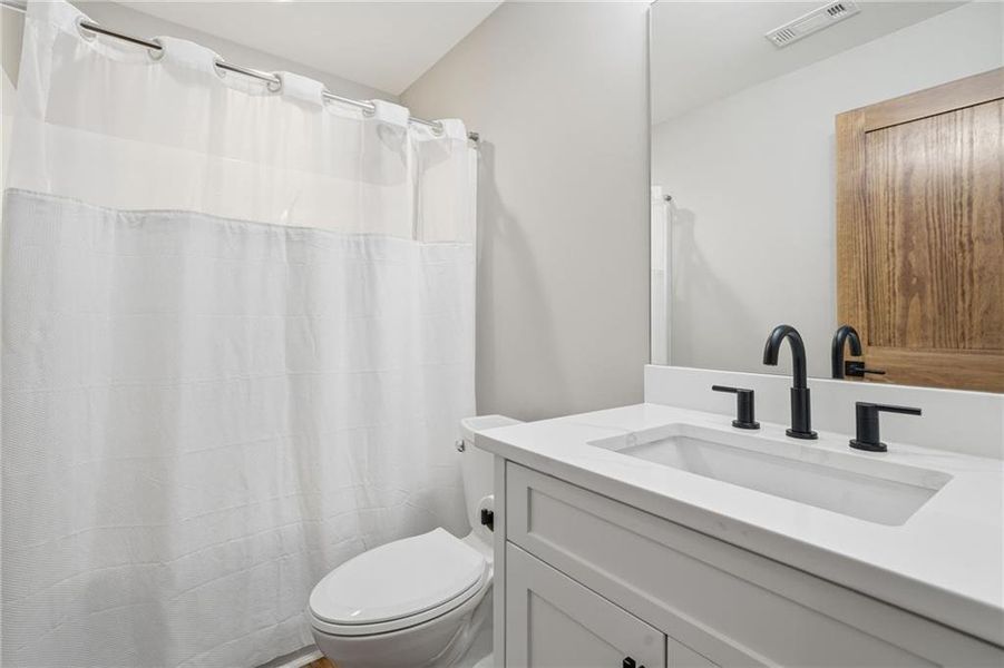 Furnished interior view inside a new home in , Jasper (Image 29).