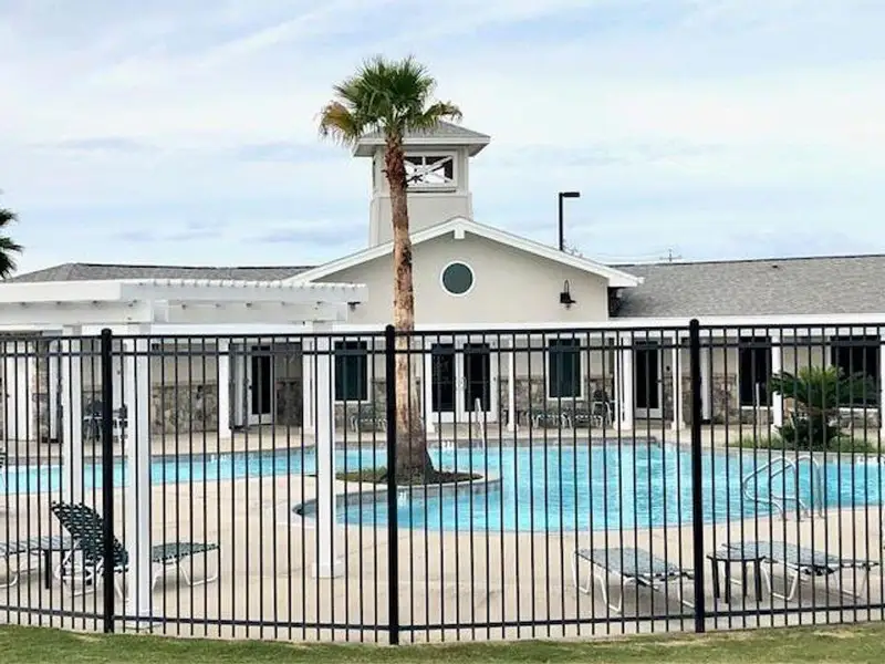 Community amenities in Lago Mar, La Marque (Image 10).