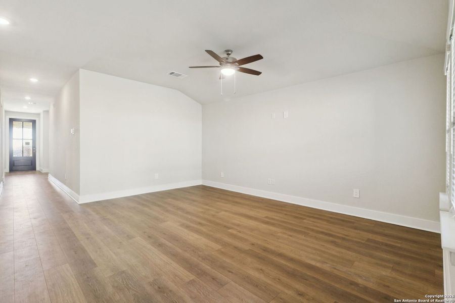 Spacious, unfurnished interior of a new home in Lark Canyon, New Braunfels (Image 26).