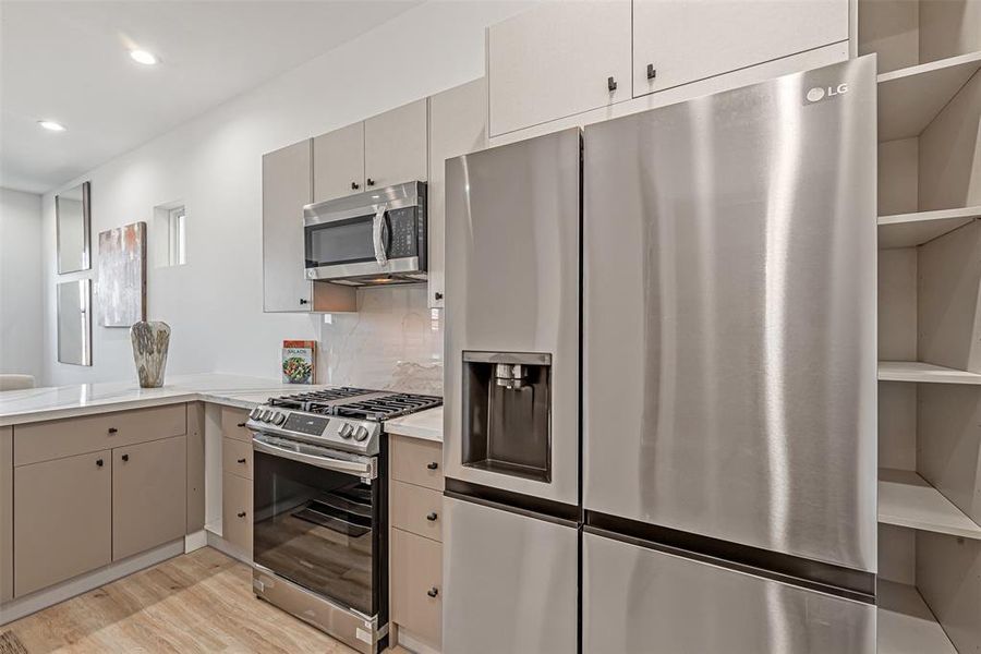 Kitchen comes equipped with Stainless Steel appliances & fridge!